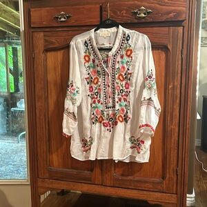 Embroidered shirt in great condition